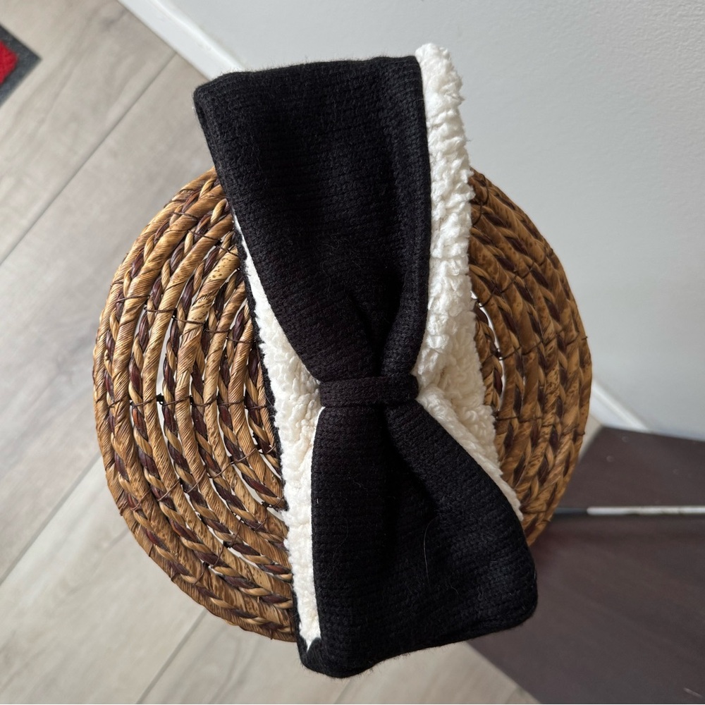 Bearpaw Black and White Knitted Headband